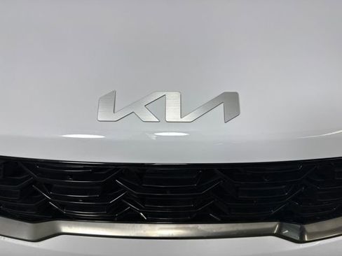 Used 2024 Kia Sorento S w/ Panoramic Sunroof Package image 9