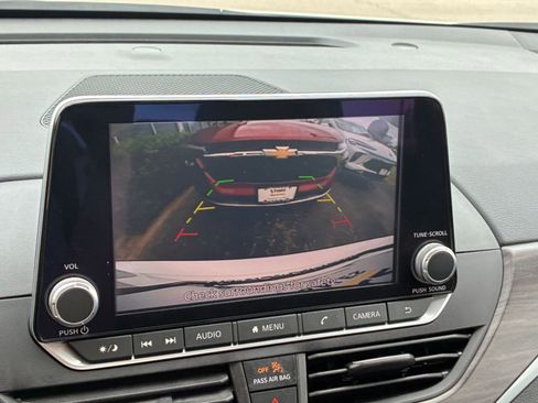 Used 2025 Nissan Altima 2.5 SV image 23