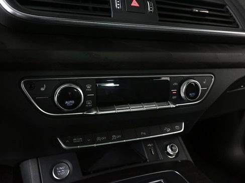 Used 2018 Audi Q5 2.0T Premium Plus w/ Premium Plus Package AWD/4WD image 14