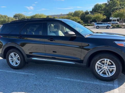 Used 2022 Ford Explorer XLT w/ Equipment Group 202A image 13