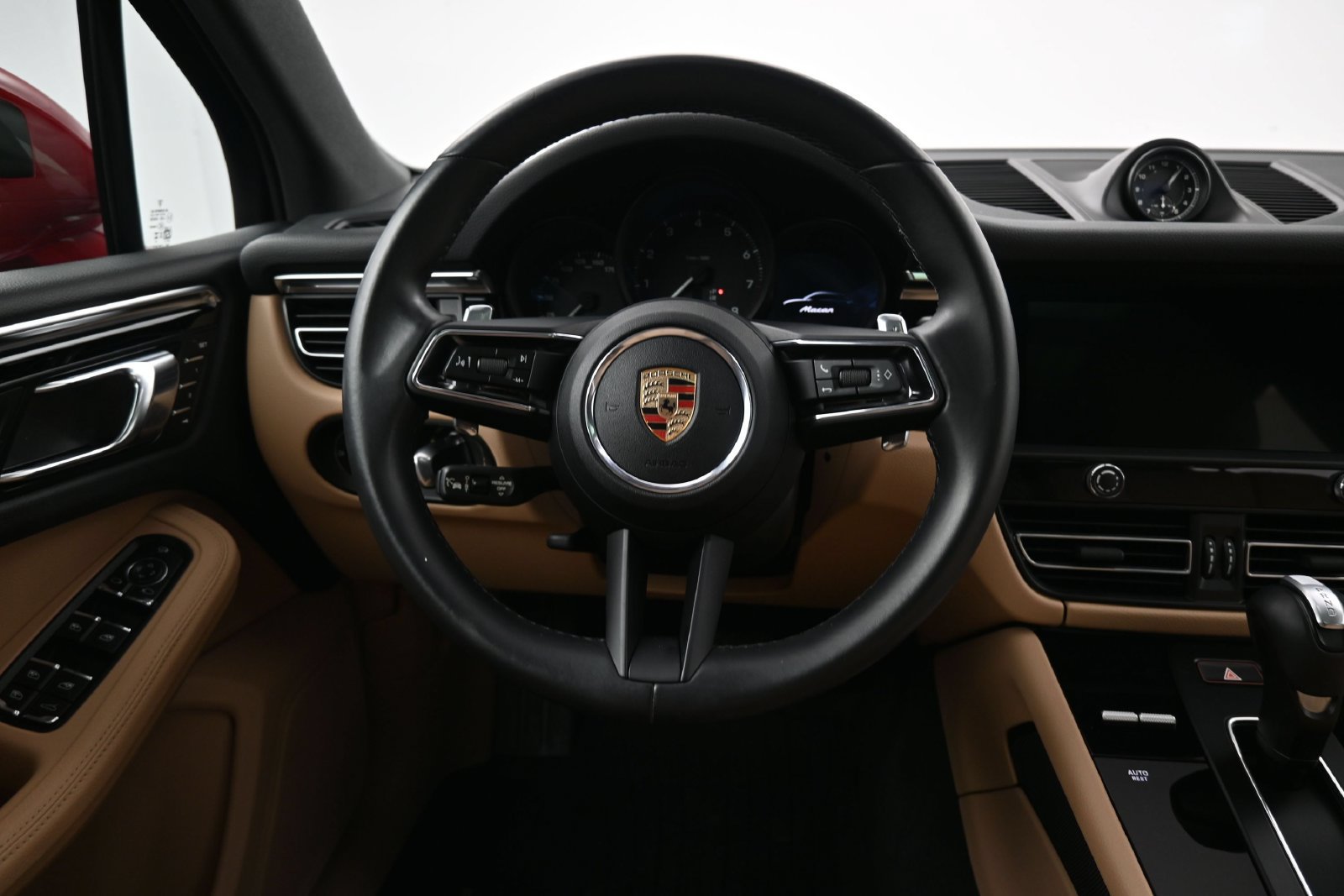 Certified 2025 Porsche Macan AWD/4WD image 13