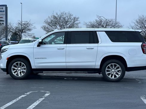 Used 2022 Chevrolet Suburban Premier image 7