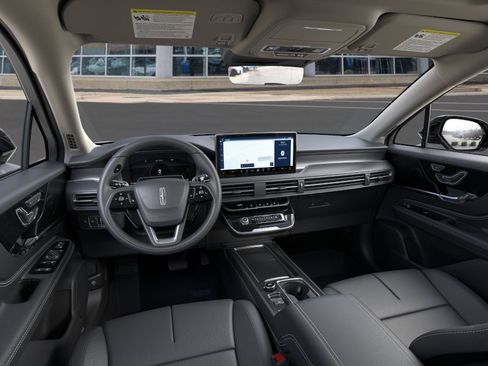 Used 2026 Lincoln Corsair Premiere image 9