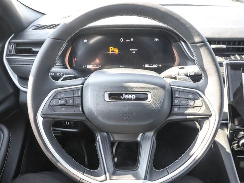 New 2025 Jeep Grand Cherokee Altitude image 27