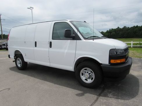 Used 2025 Chevrolet Express 2500 w/ Driver Convenience Package RWD image 6
