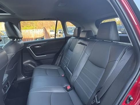 Used 2023 Toyota RAV4 XLE Premium image 31