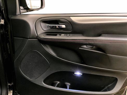Used 2016 Dodge Grand Caravan R/T FWD image 24