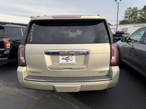 Used 2016 GMC Yukon Denali image 5