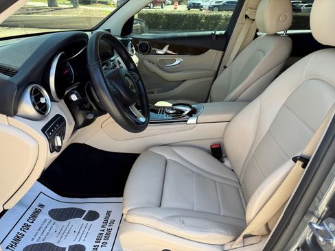 Used 2018 Mercedes-Benz GLC 300 4MATIC image 16