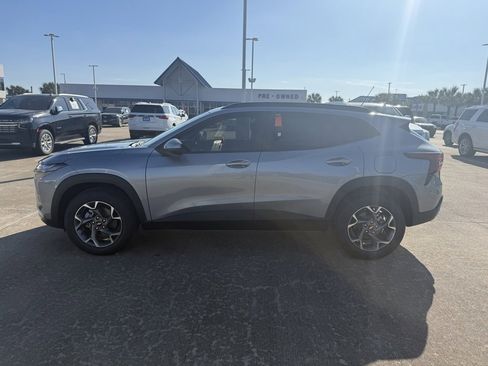 New 2026 Chevrolet Trax LT w/ Sunroof Package image 16