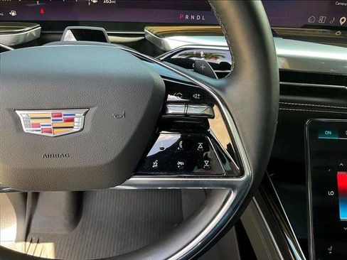 Used 2025 Cadillac Escalade Premium Luxury RWD image 20