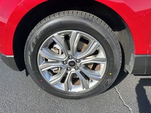 Used 2024 Ford Edge Titanium image 32
