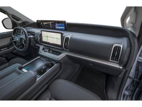 Used 2025 Ford Expedition Active AWD/4WD image 17