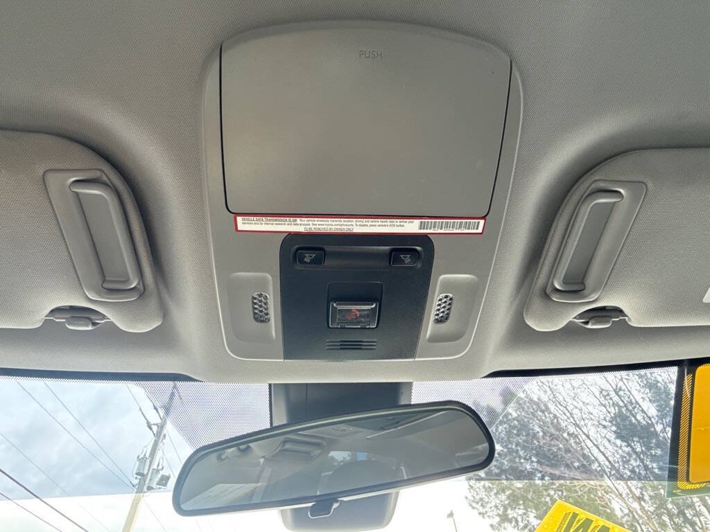 Used 2021 Toyota Camry SE FWD image 19