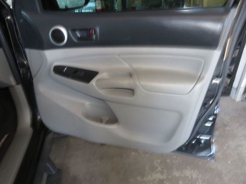 Used 2014 Toyota Tacoma PreRunner w/ TRD Sport Package RWD image 33