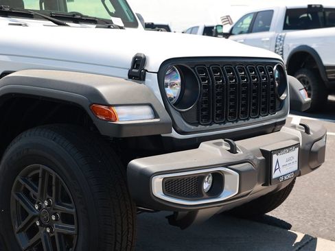New 2026 Jeep Gladiator Sport AWD/4WD image 7