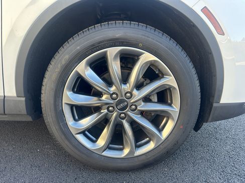 Used 2022 Lincoln Corsair AWD w/ Premium Package image 7