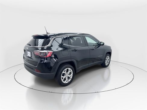 Used 2024 Jeep Compass Sport image 8