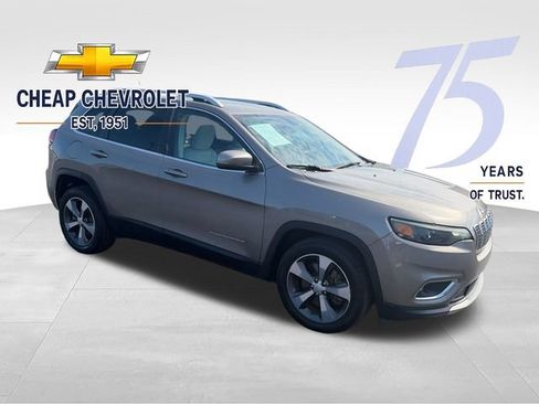 Used 2019 Jeep Cherokee Limited w/ Luxury Group FWD image 7