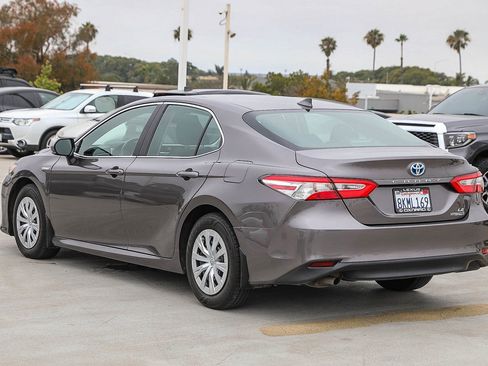 Used 2019 Toyota Camry LE w/ Sunroof Package FWD image 5