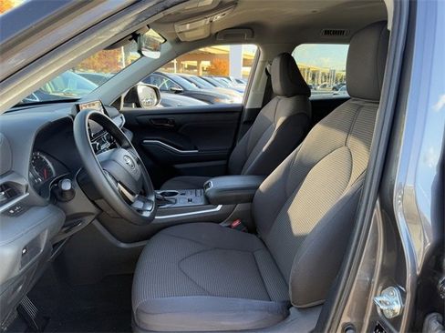 Used 2022 Toyota Highlander L image 25
