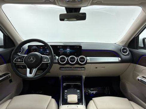 Used 2023 Mercedes-Benz GLB 250 w/ Premium Package image 26
