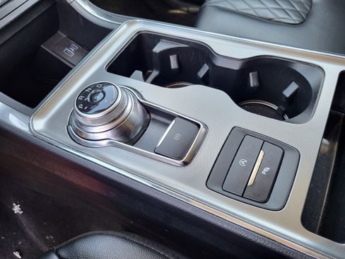 Used 2024 Ford Edge Titanium image 23