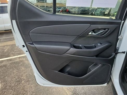 Used 2023 Chevrolet Traverse LT image 14