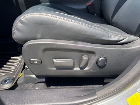 Used 2018 Toyota Highlander XLE image 10