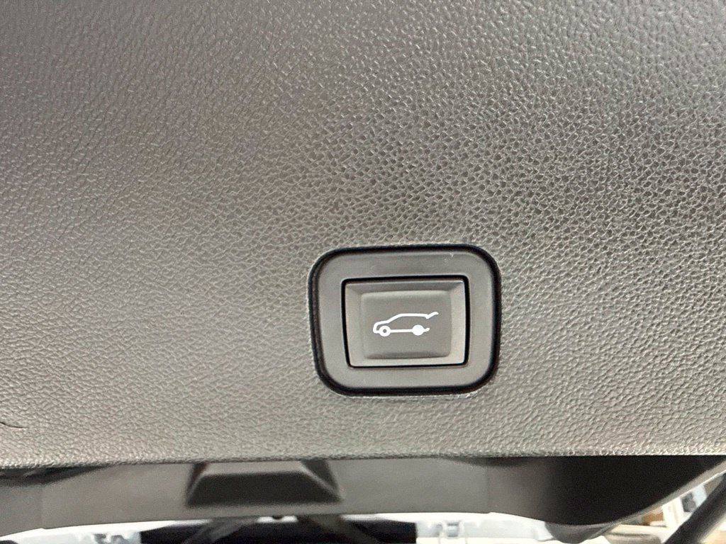 Used 2022 Cadillac XT6 Premium Luxury w/ Technology Package AWD/4WD image 16