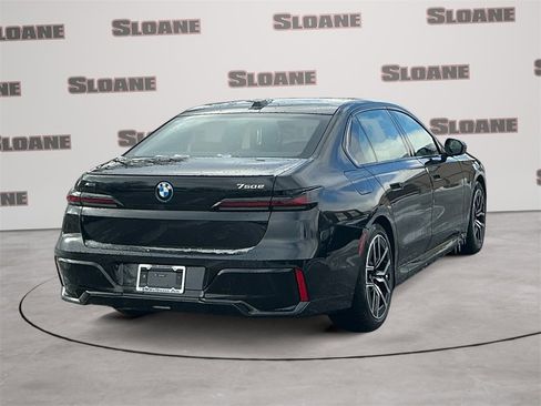 New 2026 BMW 750e xDrive image 5