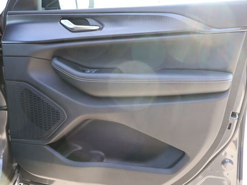 New 2026 Jeep Grand Cherokee Laredo X image 8