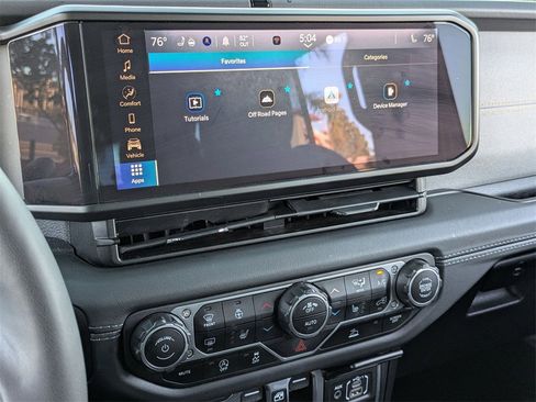 Used 2024 Jeep Wrangler Sahara image 21