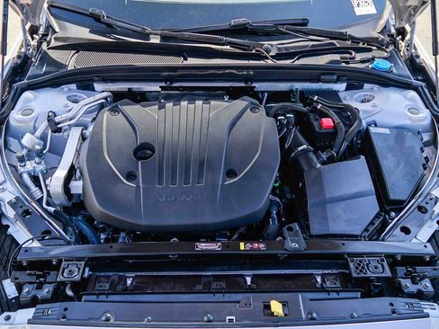 Used 2025 Volvo V60 B5 Cross Country Plus image 30