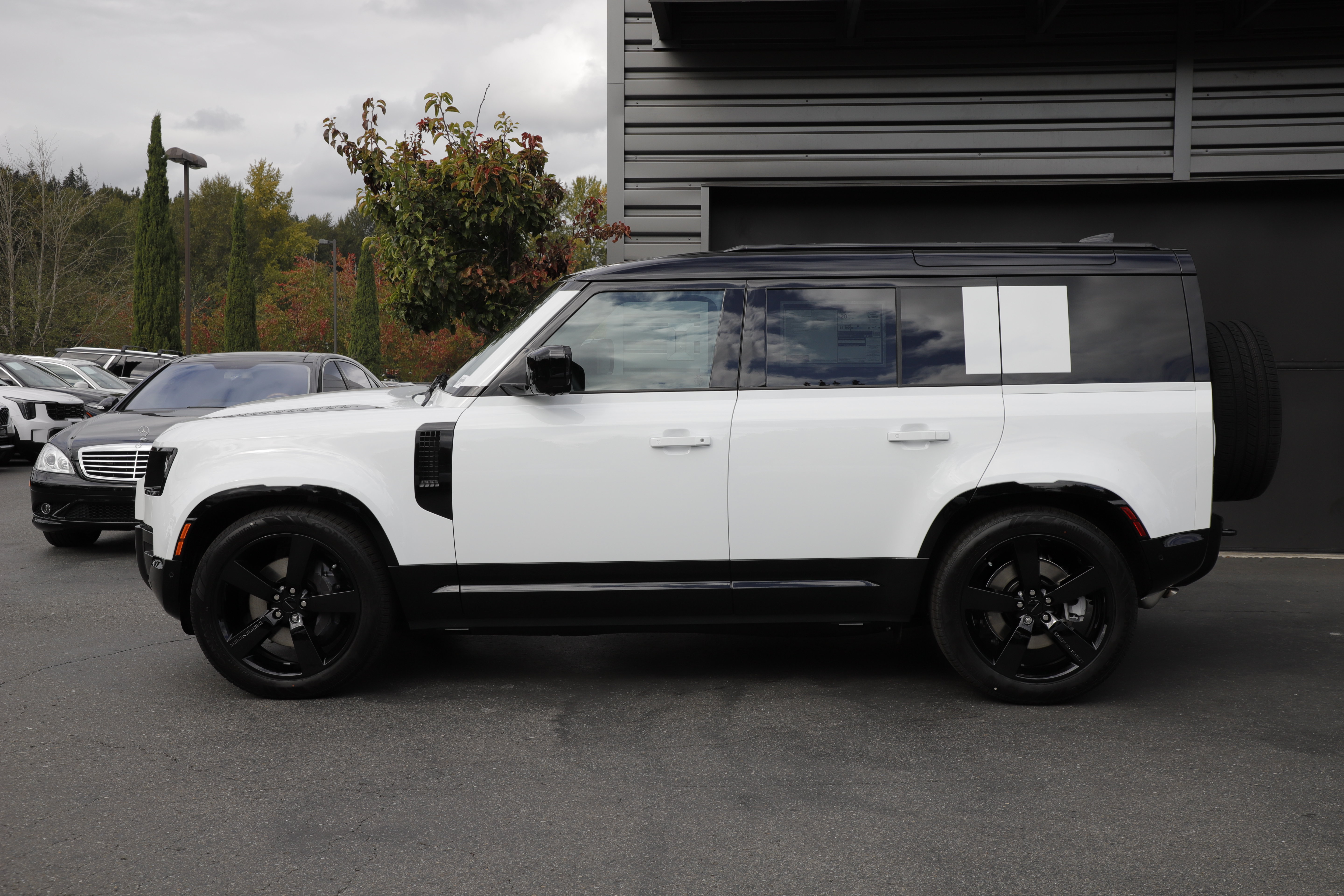 New 2026 Land Rover Defender 110 X-Dynamic SE AWD/4WD image 7