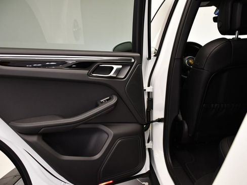 Certified 2026 Porsche Macan AWD/4WD image 42