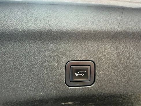 Used 2022 GMC Yukon SLT w/ SLT Premium Package AWD/4WD image 13