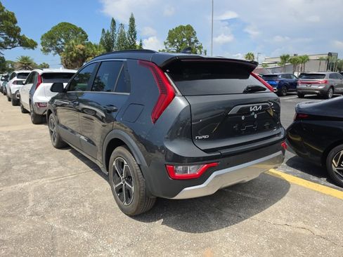 Used 2024 Kia Niro EX FWD image 12