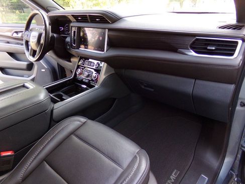 Used 2022 GMC Yukon Denali w/ Denali Premium Package AWD/4WD image 27