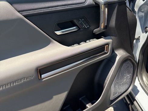 Used 2024 GMC Hummer EV 3X w/ LPO, Illumination Package image 4