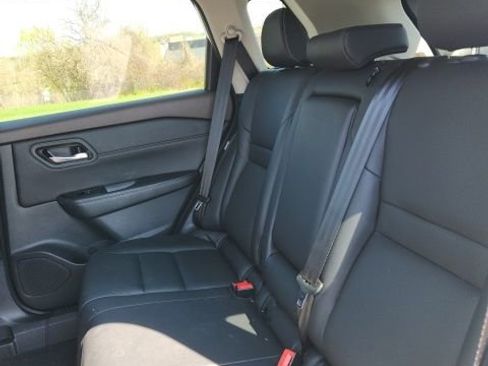 Used 2023 Nissan Rogue SL image 11