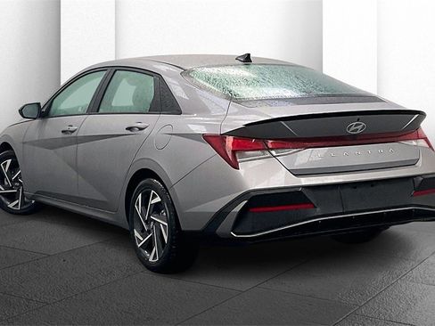Certified 2025 Hyundai Elantra Sport image 8