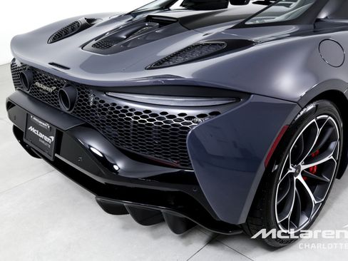 Used 2025 McLaren Artura Spider image 32