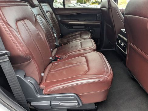 Used 2024 Ford Expedition Limited image 31