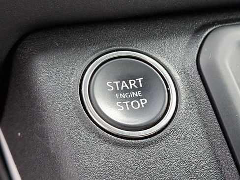 Used 2025 Land Rover Defender 110 S image 24