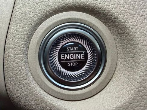 Used 2022 Mercedes-Benz GLC 300 4MATIC image 22