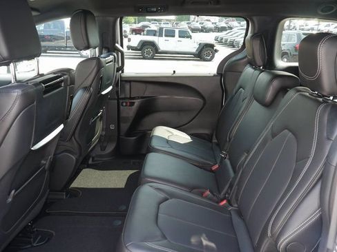 New 2026 Chrysler Pacifica Select FWD image 27