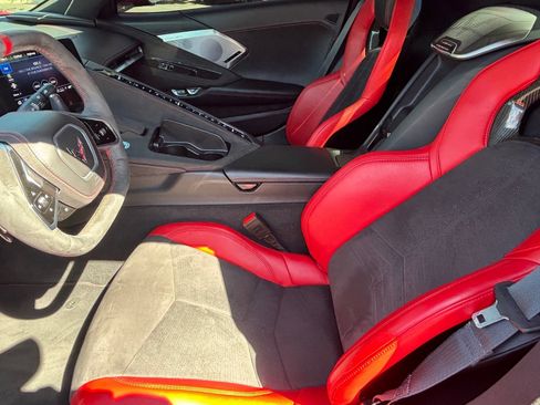 Used 2021 Chevrolet Corvette Stingray Premium Conv w/ Z51 Performance Package RWD image 23