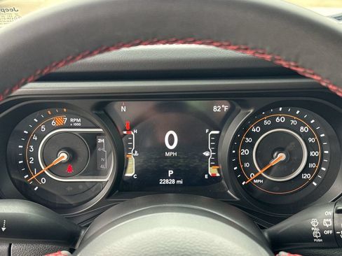 Used 2024 Jeep Wrangler Unlimited Rubicon AWD/4WD image 15