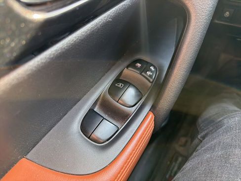 Used 2018 Nissan Rogue SL w/ Premium Package image 20